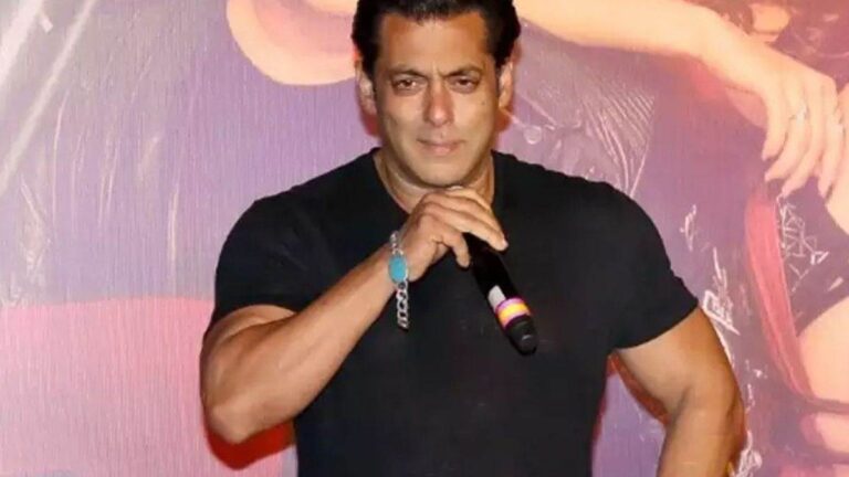 Salman Khan को किसने गिफ्ट किया था फिरोजा ब्रेसलेट, एक्टर ने बताया अब तक कैसे करता आ रहा है उनकी मदद - salman khan revealed why he always wear iconic bracelet as it takes negativity coming to him