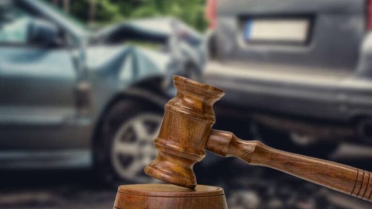 कार का हुआ एक्सीडेंट और कट गया चालान? लोक अदालत चालान माफ करेगी या कम